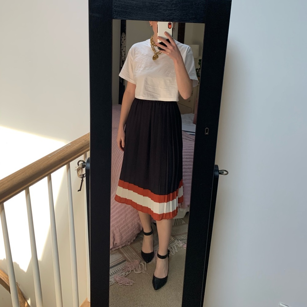 Pleated midi skirt